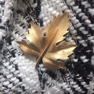 ✨Boucher✨ Signed Gold Leaf Brooch